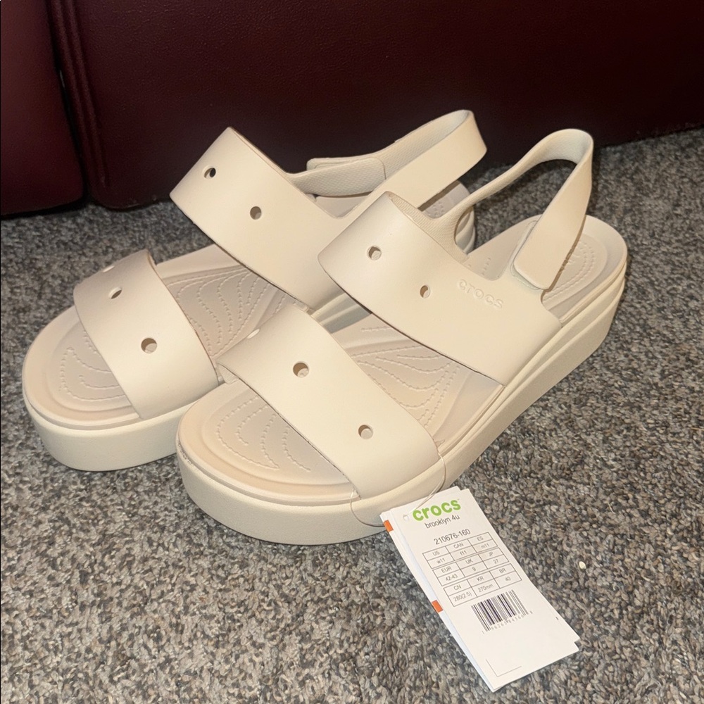 CROCS Brooklyn Sandals- cream size 11